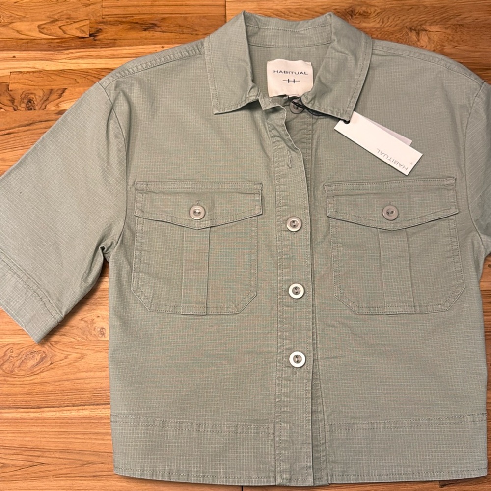 Habitual cotton button shirt. New w/tags. Size XS